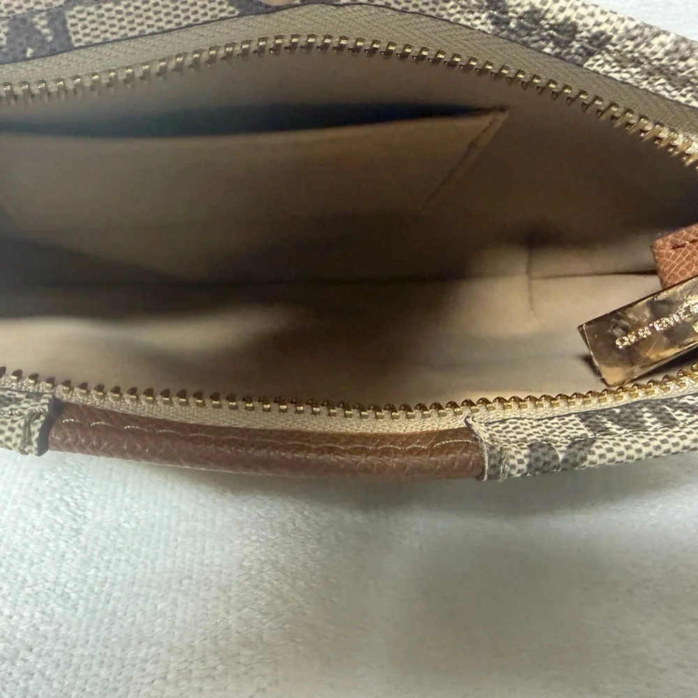 Michael Kors Women's Cream and Tan
Belt Bag - Picture 10 of 14